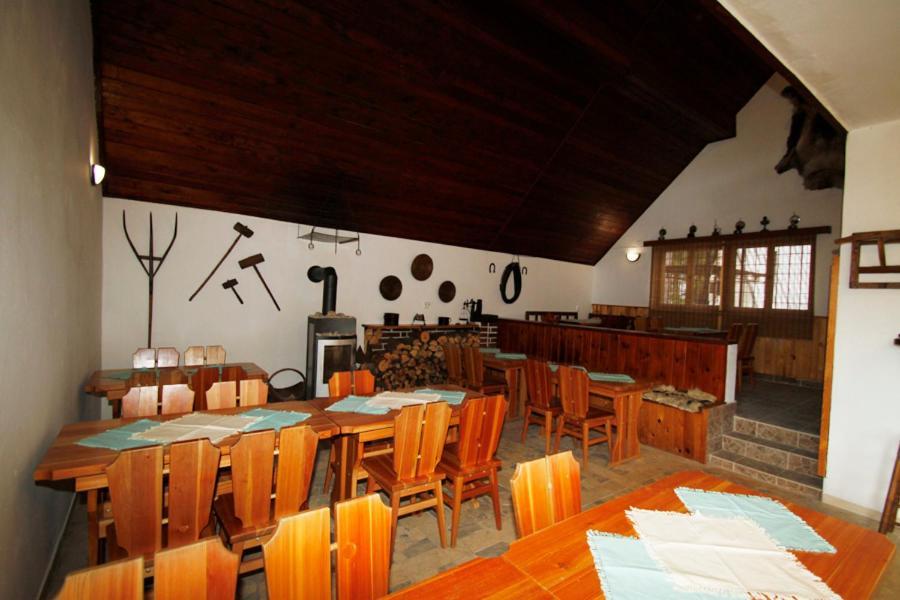 Hôtel Rekreacni Areal Adamec à Ledenice Extérieur photo