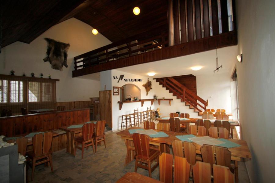 Hôtel Rekreacni Areal Adamec à Ledenice Extérieur photo